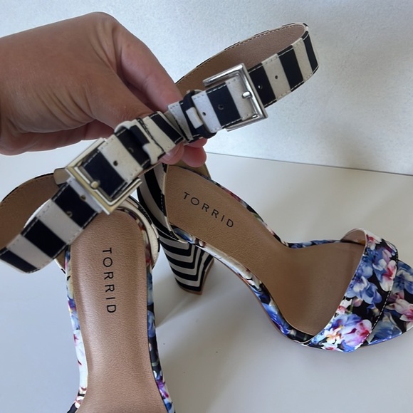 Torrid Floral Stripes Heels Sandal Ankle Strap Feminine Girly Colorful Wide 8W - Picture 6 of 7